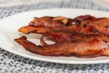 What You Should Know About Bacon and Cholesterol