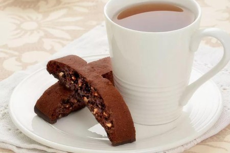 Recipe: Low-Cal Chocolate-Walnut Biscotti