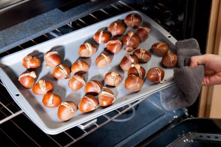 4 Simple Steps To Roast Chestnuts in the Oven