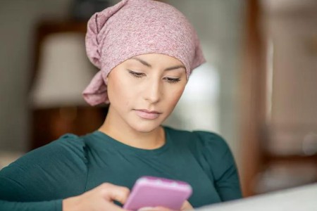 How to Talk and Listen to Someone With Cancer