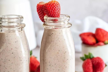 Recipe: Strawberry-Almond-Coconut Smoothie