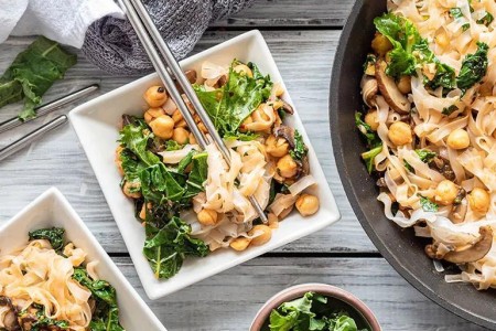 Recipe: Shirataki Noodles With Kale and Chickpeas