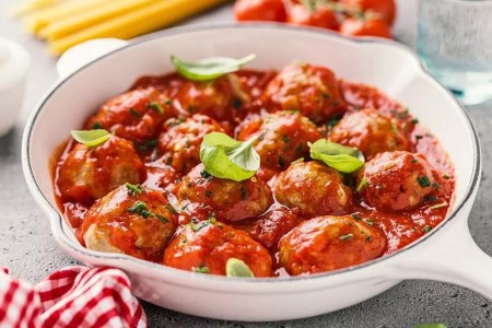 Recipe: Chicken Meatballs With Fresh Tomato Sauce