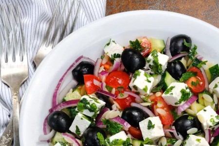 Recipe: Greek Tofu Salad with Tomatoes and Cucumbers