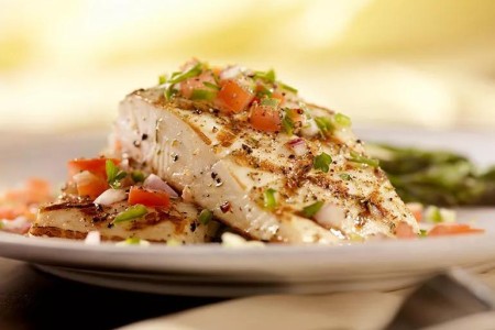 Recipe: Grilled Halibut and Asparagus With Herb Sauce
