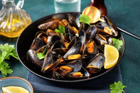 Recipe: Mediterranean Steamed Mussels