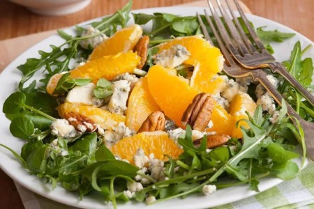 Recipe: Spinach-Walnut Salad With Raspberry Vinaigrette