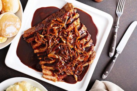 Recipe: Slow-Cooked Brisket With Fennel and Onions