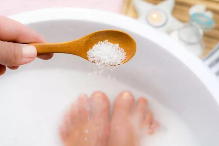Should You Take an Epsom Salt Bath?