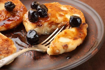 Recipe: Cottage Cheese Pancakes With Maple Syrup-Sweetened Berries
