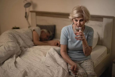 Is It Healthy To Drink Water Before Bed?