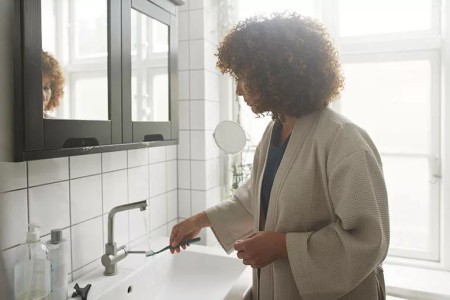 How To Clean Your Toothbrush