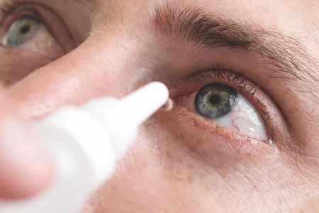 How to Safely Flush Out Your Eye