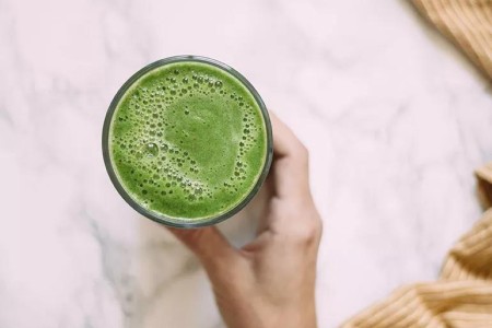 Recipe: Creamy Strawberry and Greens Smoothie