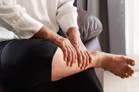 5 Reasons Your Legs May Be Swollen and What To Do About It