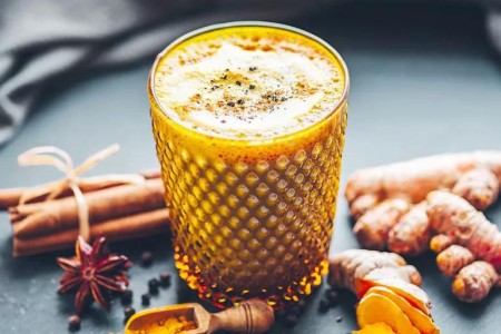 Recipe: Almond Gold Milk With Apricots and Cinnamon