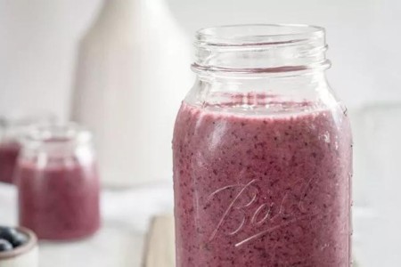 Recipe: Berry Vanilla Banana Smoothie