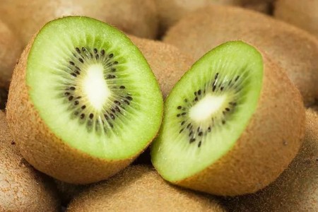 Surprise! Kiwi Skin Is Edible — and Really Good for You
