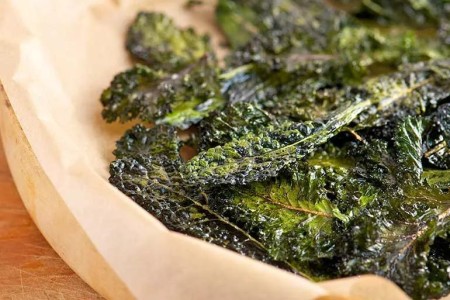 Recipe: Crispy Baked Kale Chips