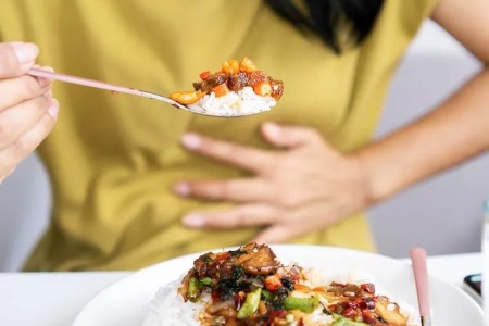 The Health Risks of Eating Extremely Spicy Foods