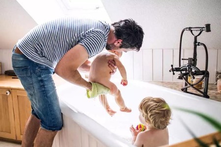 Do You Know What Temperature Your Baby’s Bath Should Be?