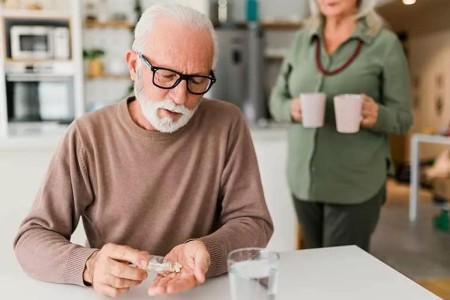 Can Vitamins Help Slow Macular Degeneration?