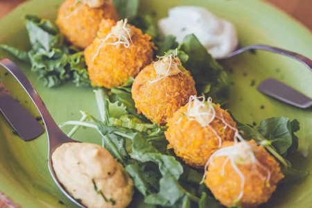 Recipe: Falafel With Zesty Yogurt Sauce