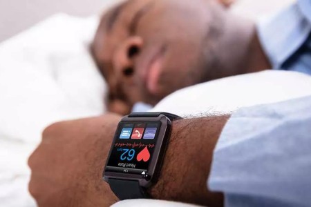 Checking Your Heart Rate While Sleeping? Here’s What Those Numbers Mean