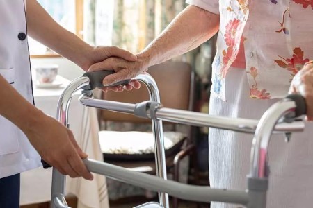 Long-Term Care Options for Someone With Alzheimer’s Disease