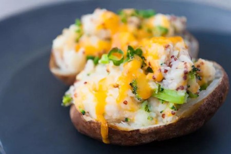 Recipe: Low-Fat Broccoli and Cheese Baked Potatoes