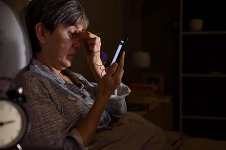 Does Menopause Cause Insomnia and Sleeplessness?