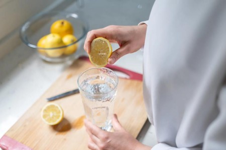 Is Starting Your Day With Lemon Water Healthy?