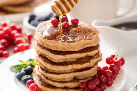 Recipe: Whole Wheat and Oatmeal Pancakes With Fruit