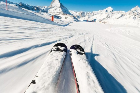 Cross-Country vs. Downhill Skiing: Which Makes You More Fit?