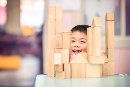 12 Healthier Alternatives to Screen Time When Kids Are Stuck at Home With No Sch