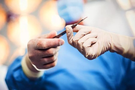 Choosing a Plastic Surgeon? Here Are the Top 5 Things You Need to Know