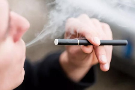 A New Study Emphasizes the Connections Between Coronavirus and Teen Vaping