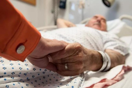 How Do You Know When Your Aging Parent Needs Emergency Care?