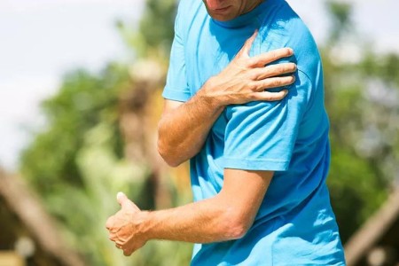 How Can I Deal With Rotator Cuff Injuries If I’m Over 45?