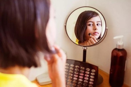 Does Your Child Want to Wear Makeup? 5 Things You Should Know