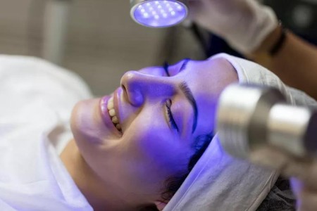 Blue Light Therapy for the Skin: What Can It Do?