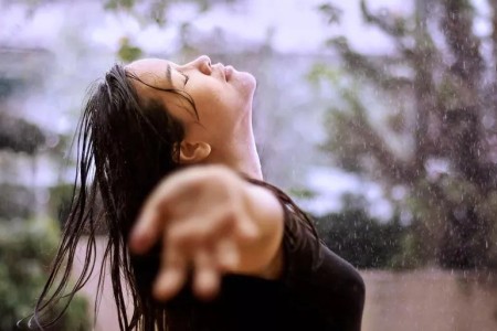 Can Wet Hair Actually Make You Sick?