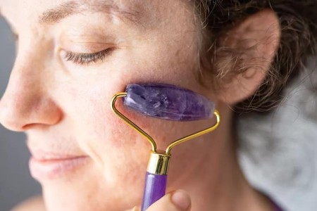 Face Rolling: How To Do It and Its Many Benefits
