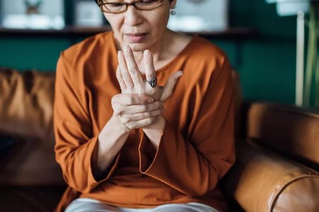 Pain in Your Hand, Wrist or Elbow? When To Seek Help