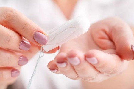 How To Teach Your Teen To Use a Tampon