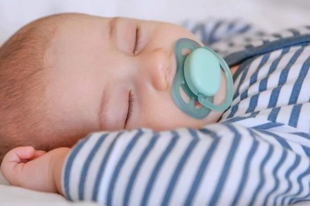 6 Ways To Help Your Baby Self-Soothe and Find Calm