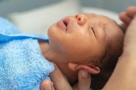 Bath Time for Baby: When and How To Bathe Your Newborn