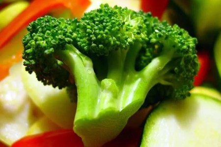 What To Eat (and Avoid) When You Have Macular Degeneration