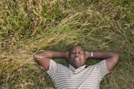 Is Earthing Actually Good for You? Here’s What We Know