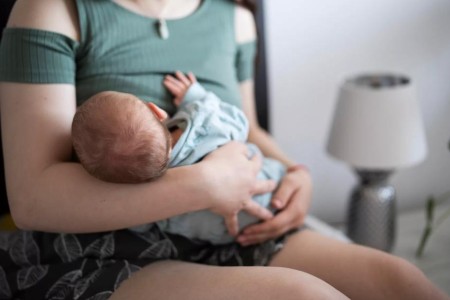 Can You Drink Alcohol While Breastfeeding?